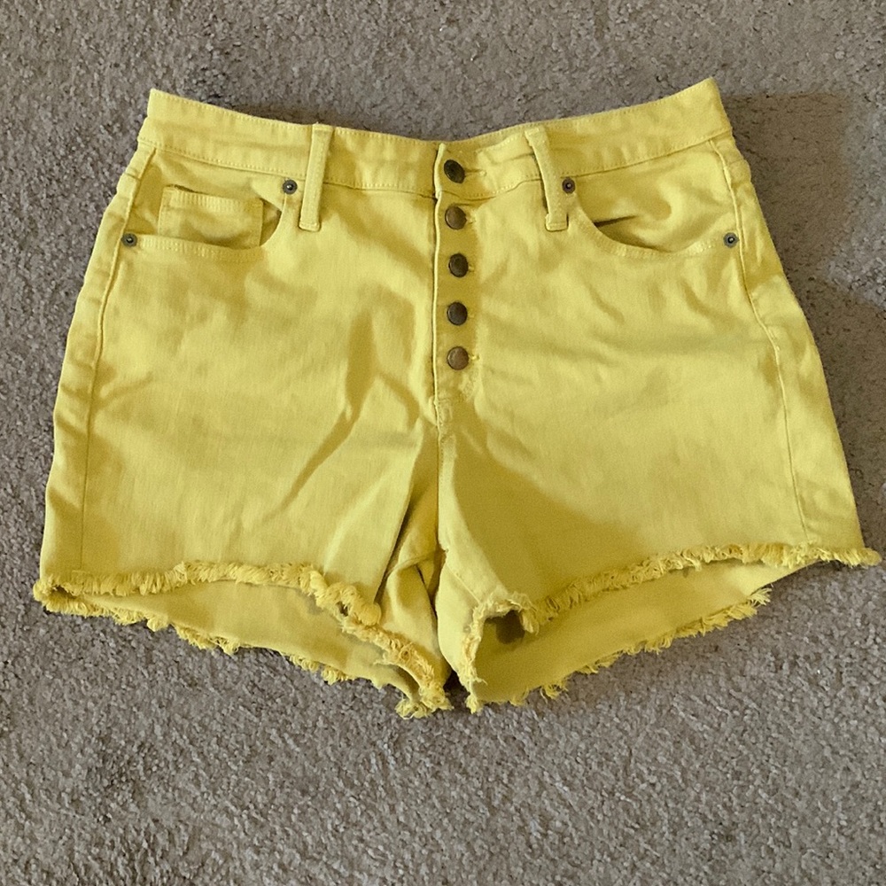 Very nice Gold to Mustard color Jean Shorts